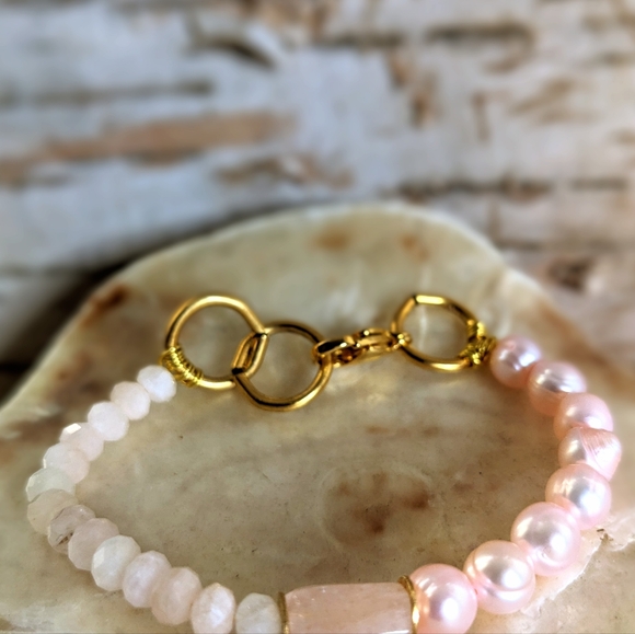 Natural Pink Morganite & Natural Pink Pearls In An Assymetrical Bracelet - Picture 3 of 6